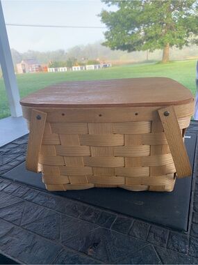 Vermont Basketville Woven Pie Carrier Basket with Lid - Natural Beige